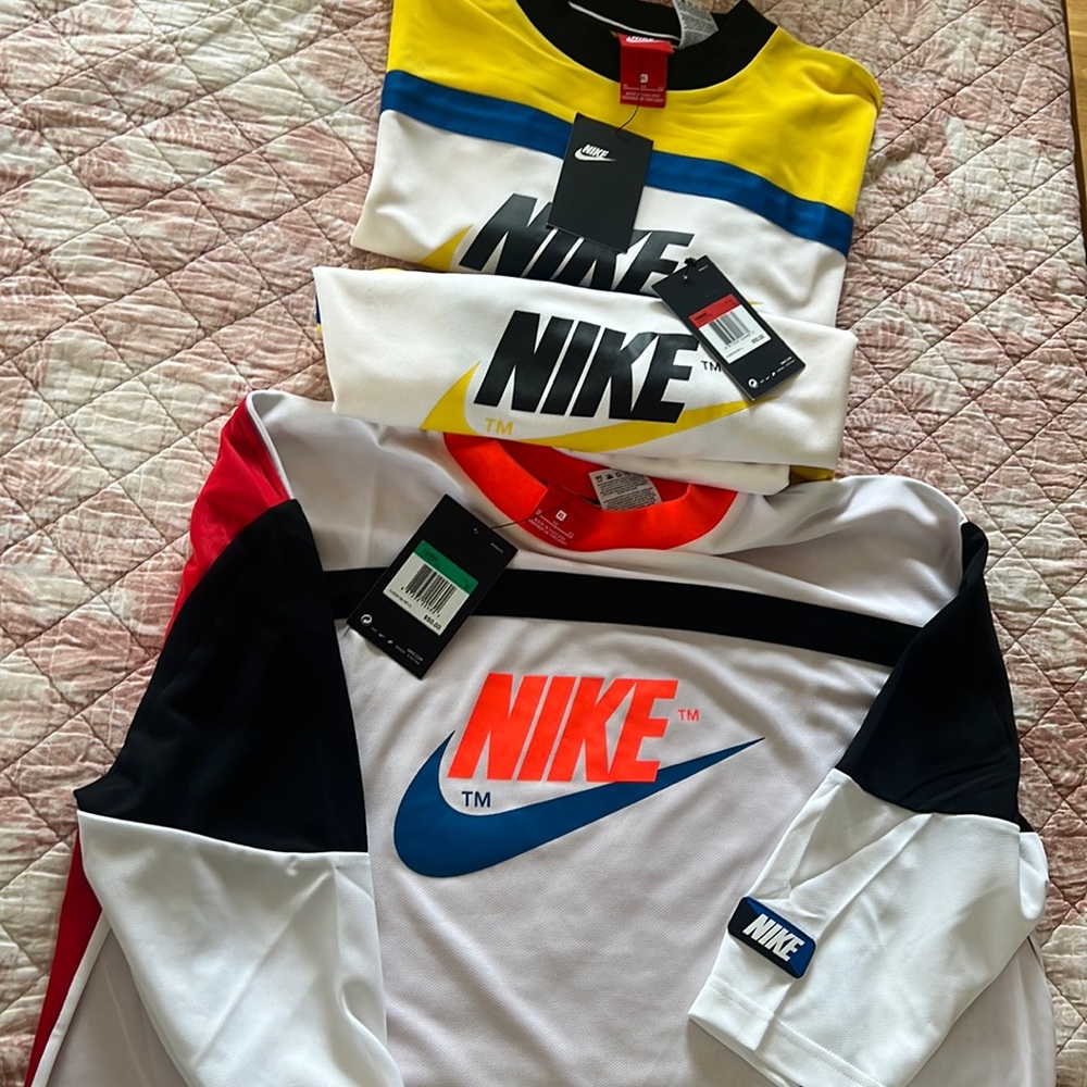 Nike 3/4 sleeves tops. Women's